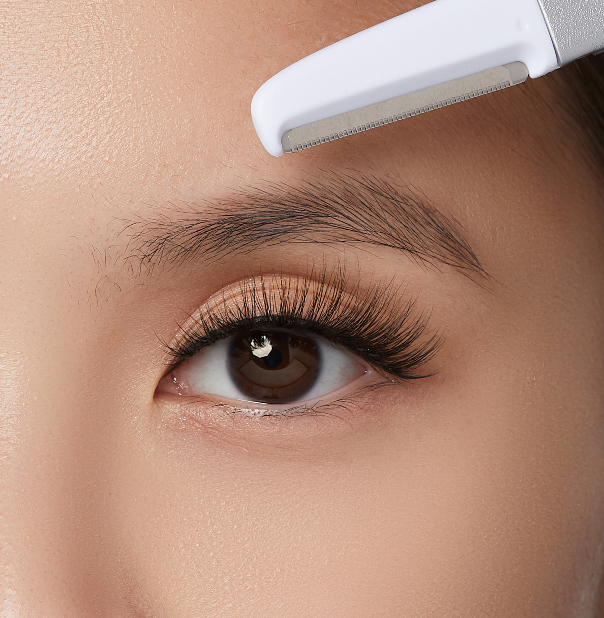 Kiss Colors & Care Silky Edge - Facial Hair Dermaplaner & Brow Shaper