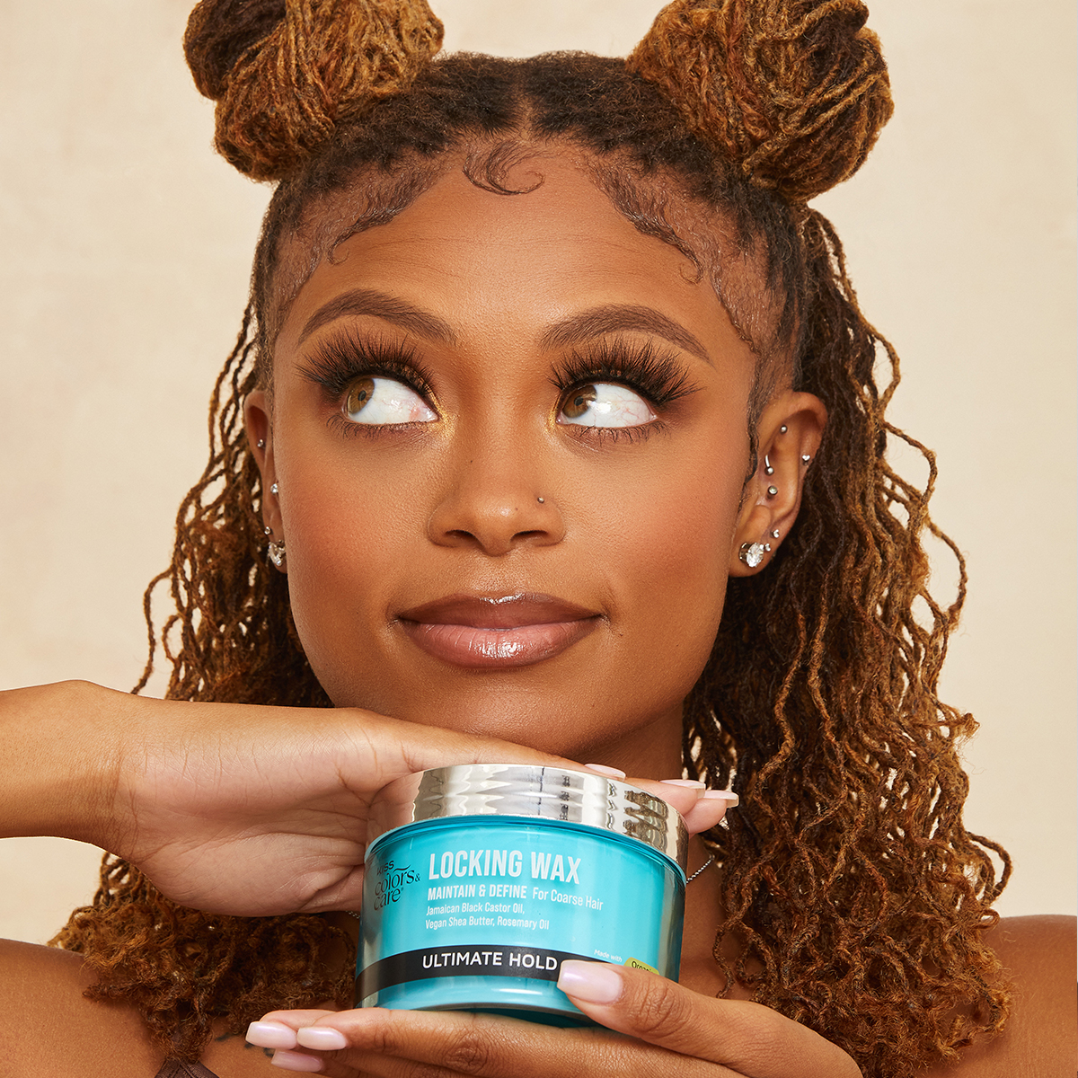 Young woman with styled brown and blonde twisted hair holds a turquoise jar of KISS Colors &amp; Care Locking Wax, highlighting ultimate hold for coarse hair.