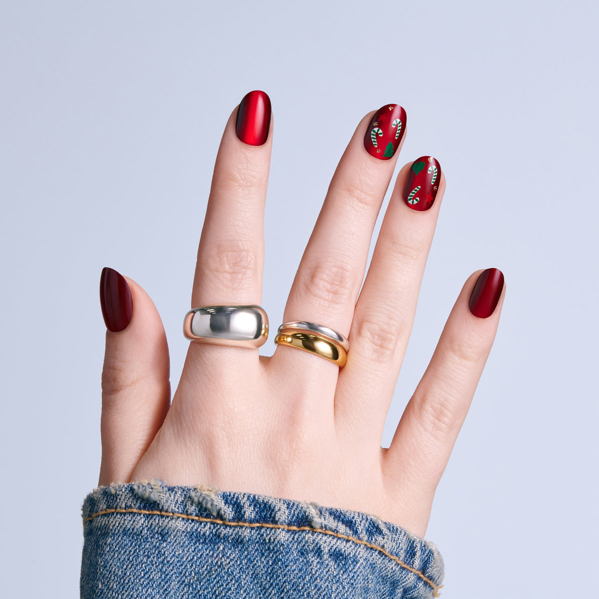 Kiss Merry Holiday Press On Fake Glue Nails - Sleigh My Name | Design, Red, Short, Round