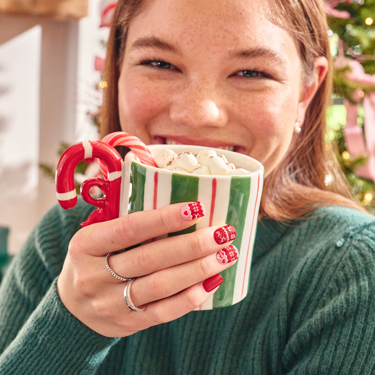 Impress Design Holiday No Glue Fake Press On Nails - Winter Luxe | Design, Red, Short, Squoval, Manicure